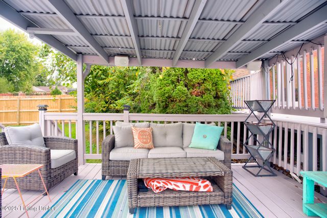 390 Shadowlawn Dr, Louisville, KY 40229