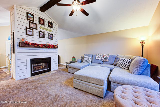 390 Shadowlawn Dr, Louisville, KY 40229