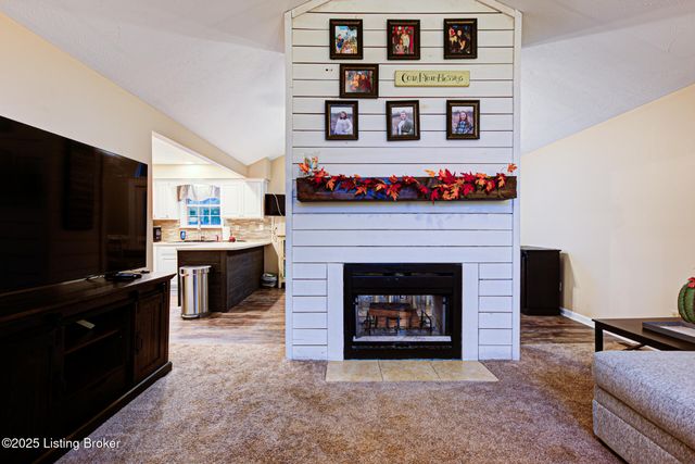 390 Shadowlawn Dr, Louisville, KY 40229