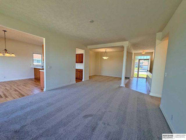 6815 S 164th Circle, Omaha, NE 68135