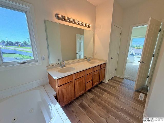 6815 S 164th Circle, Omaha, NE 68135