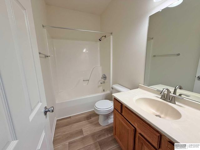 6815 S 164th Circle, Omaha, NE 68135