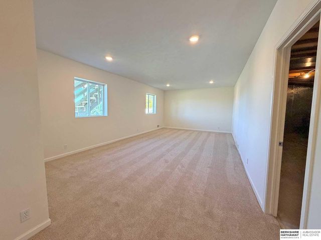 6815 S 164th Circle, Omaha, NE 68135