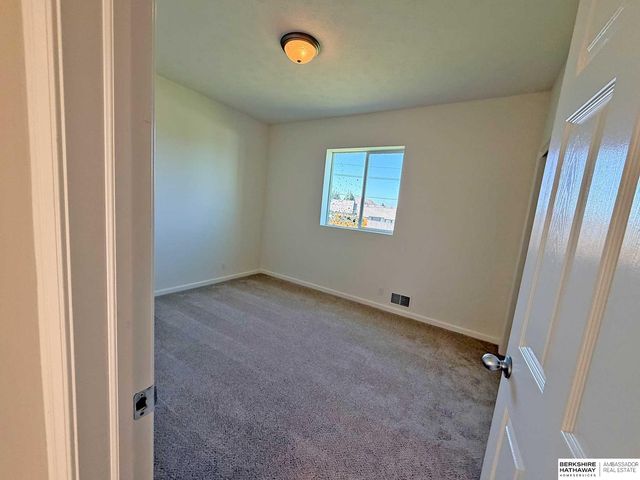 6815 S 164th Circle, Omaha, NE 68135