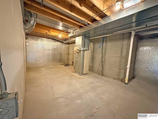 6815 S 164th Circle, Omaha, NE 68135