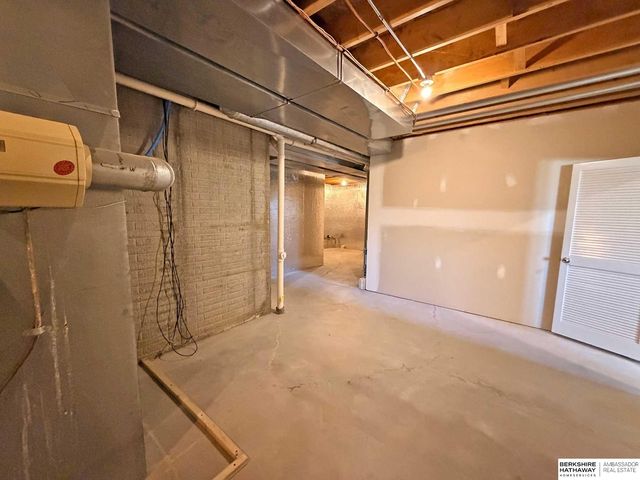 6815 S 164th Circle, Omaha, NE 68135
