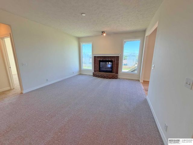 6815 S 164th Circle, Omaha, NE 68135