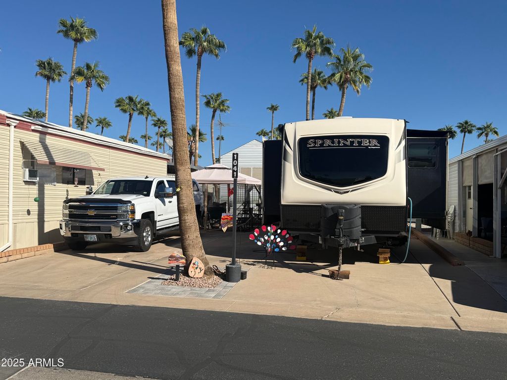 1041 S CHEYENNE Drive 41, Apache Junction, AZ 85119