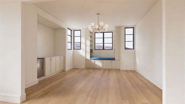 2434 White Oak Drive, Houston, TX 77009