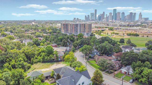 2434 White Oak Drive, Houston, TX 77009
