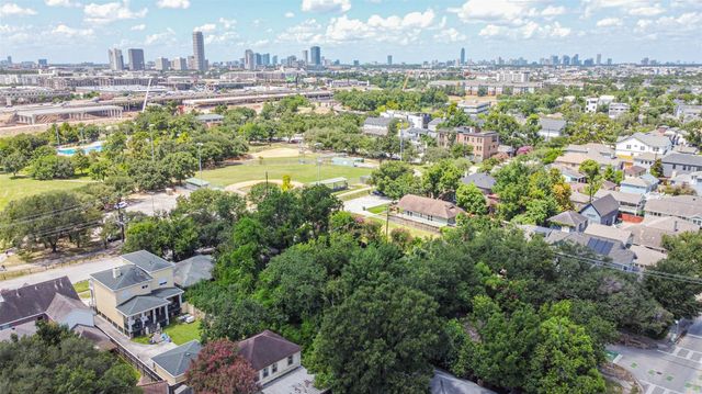 2434 White Oak Drive, Houston, TX 77009