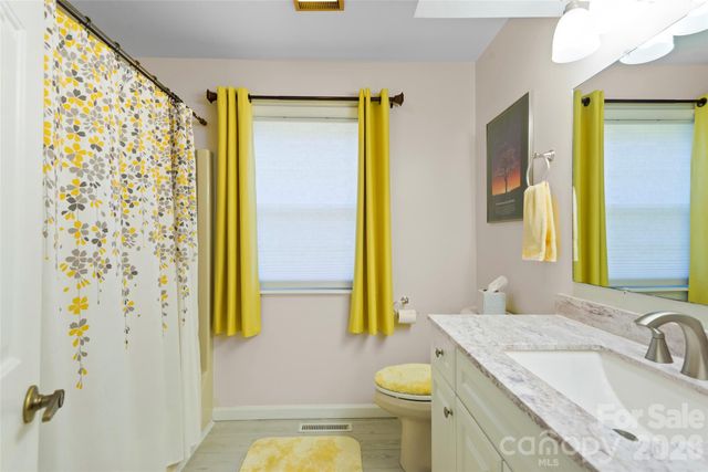 116 Lakeview Court, Brevard, NC 28712