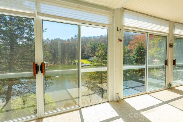 116 Lakeview Court, Brevard, NC 28712