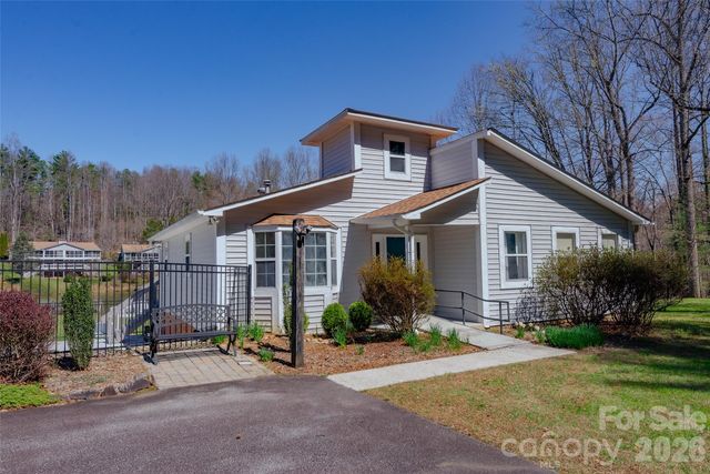 116 Lakeview Court, Brevard, NC 28712