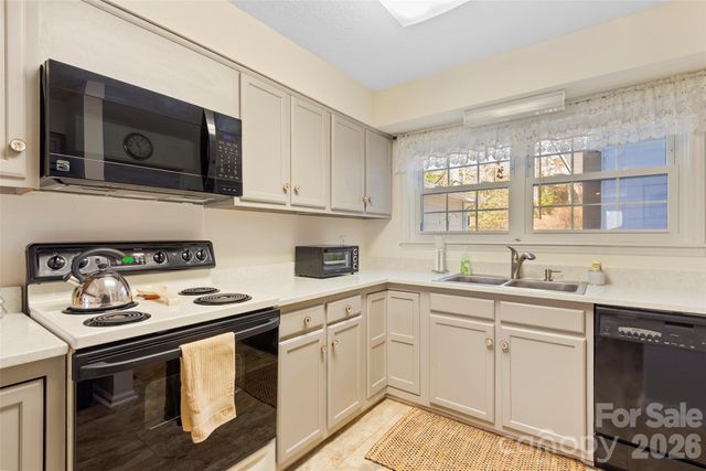 116 Lakeview Court, Brevard, NC 28712