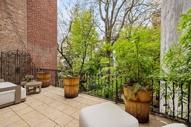 37 W 11TH Street, New York City, NY 10011
