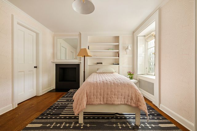 37 W 11TH Street, New York City, NY 10011