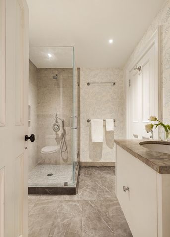 37 W 11TH Street, New York City, NY 10011