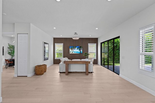 9705 Napoli Woods Lane, Delray Beach, FL 33446