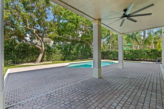 9705 Napoli Woods Lane, Delray Beach, FL 33446