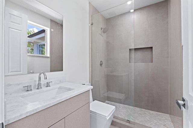 9705 Napoli Woods Lane, Delray Beach, FL 33446