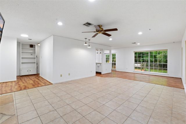 235 Thunderbird Court, Conroe, TX 77304