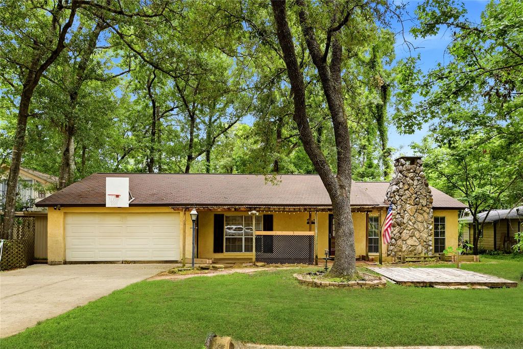 235 Thunderbird Court, Conroe, TX 77304