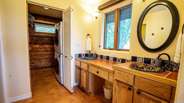 1121 Bradstreet, Canyon Lake, TX 78133