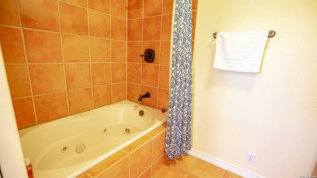 1121 Bradstreet, Canyon Lake, TX 78133