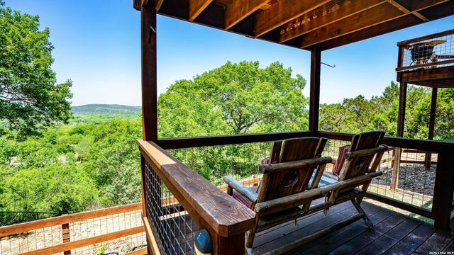 1121 Bradstreet, Canyon Lake, TX 78133