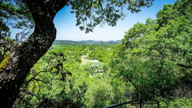 1121 Bradstreet, Canyon Lake, TX 78133