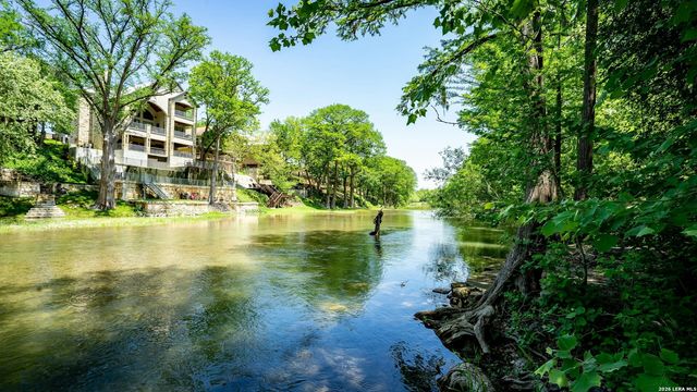 1121 Bradstreet, Canyon Lake, TX 78133