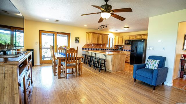 1121 Bradstreet, Canyon Lake, TX 78133