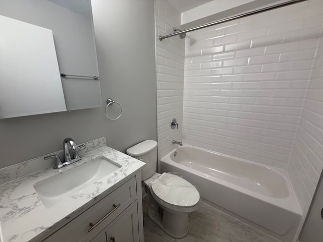 744 W GORDON Terrace 104, Chicago, IL 60613