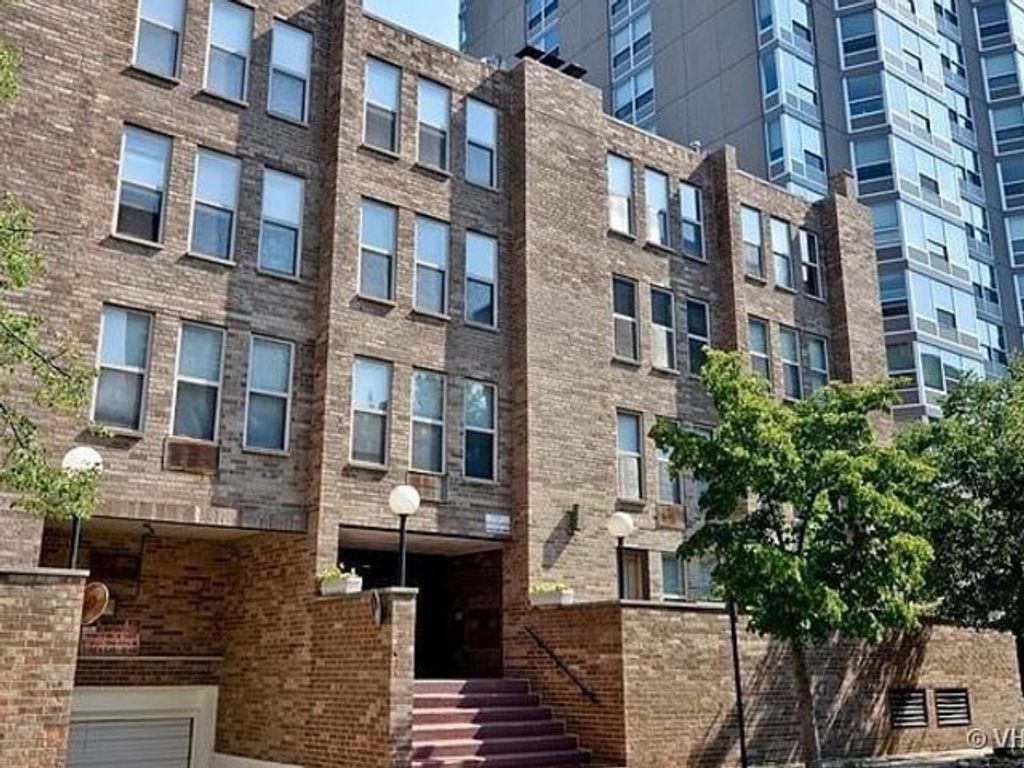 744 W GORDON Terrace 104, Chicago, IL 60613