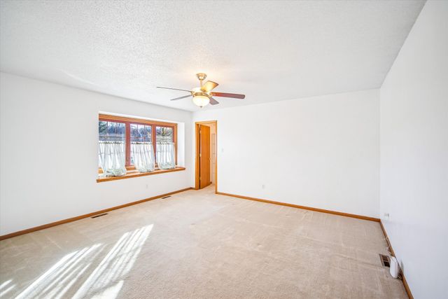 7123 N Valley Drive, Urbandale, IA 50322