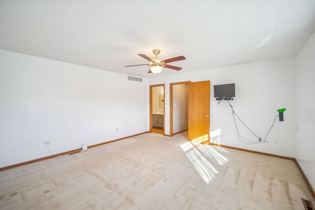 7123 N Valley Drive, Urbandale, IA 50322