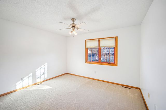 7123 N Valley Drive, Urbandale, IA 50322