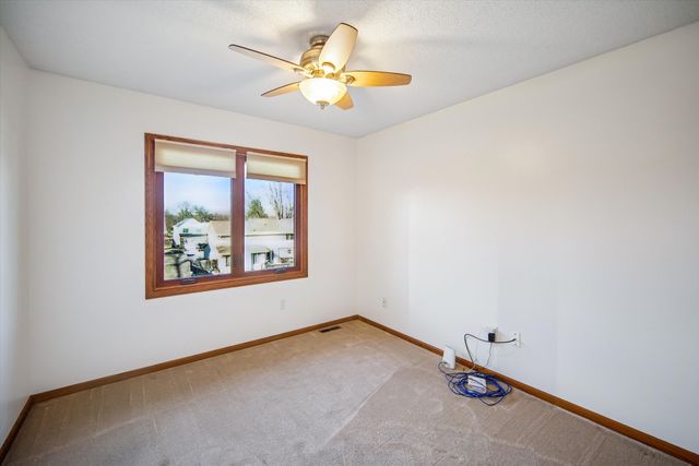 7123 N Valley Drive, Urbandale, IA 50322