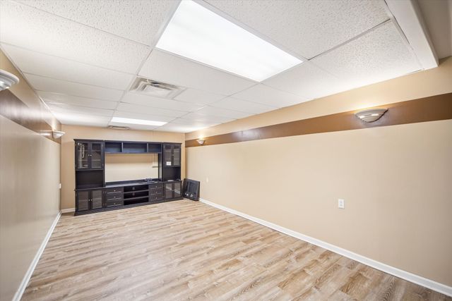 7123 N Valley Drive, Urbandale, IA 50322