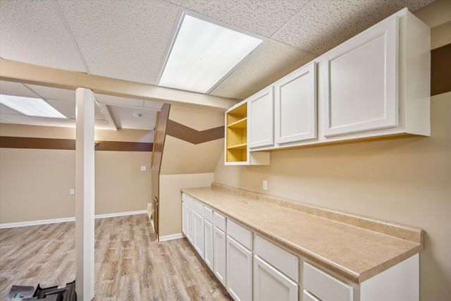 7123 N Valley Drive, Urbandale, IA 50322