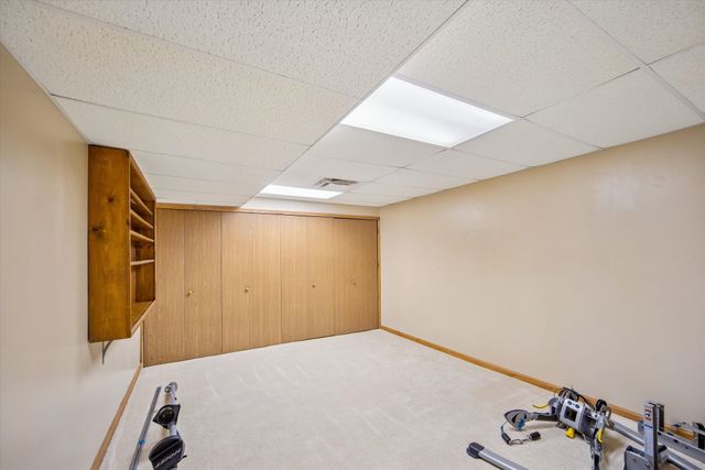 7123 N Valley Drive, Urbandale, IA 50322