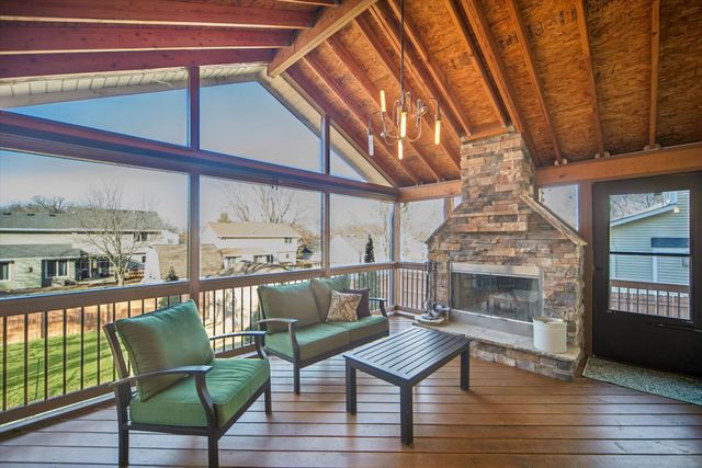 7123 N Valley Drive, Urbandale, IA 50322