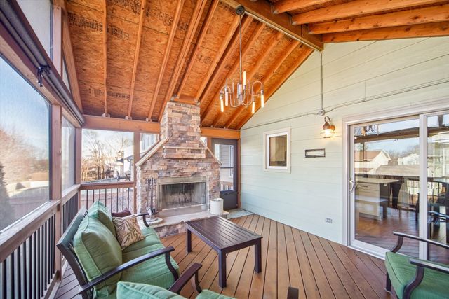 7123 N Valley Drive, Urbandale, IA 50322