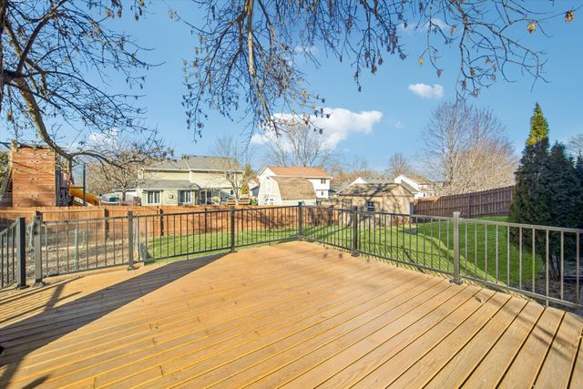 7123 N Valley Drive, Urbandale, IA 50322