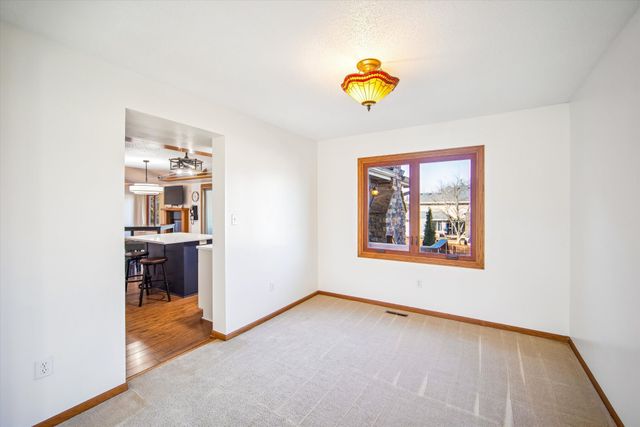 7123 N Valley Drive, Urbandale, IA 50322