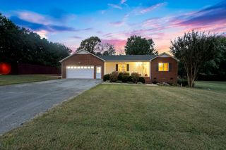 584 Fairview Cir, Winchester, TN 37398