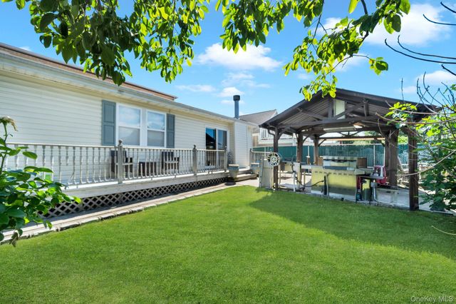 2525 7th Avenue, East Meadow, NY 11554