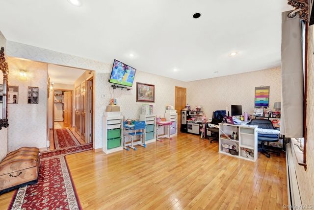 2525 7th Avenue, East Meadow, NY 11554