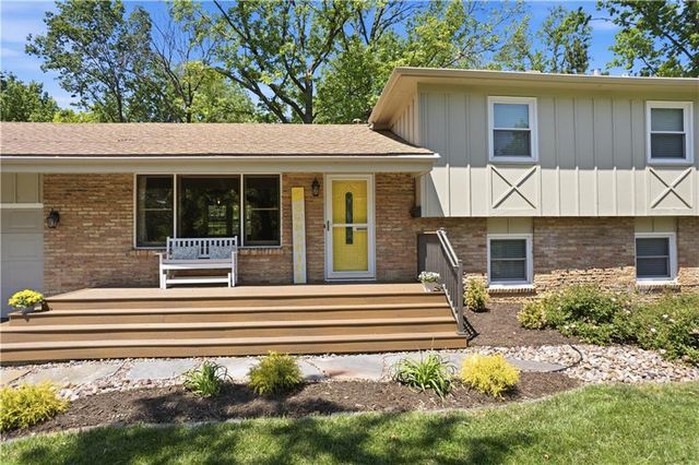 9336 Hardy Drive, Overland Park, KS 66212